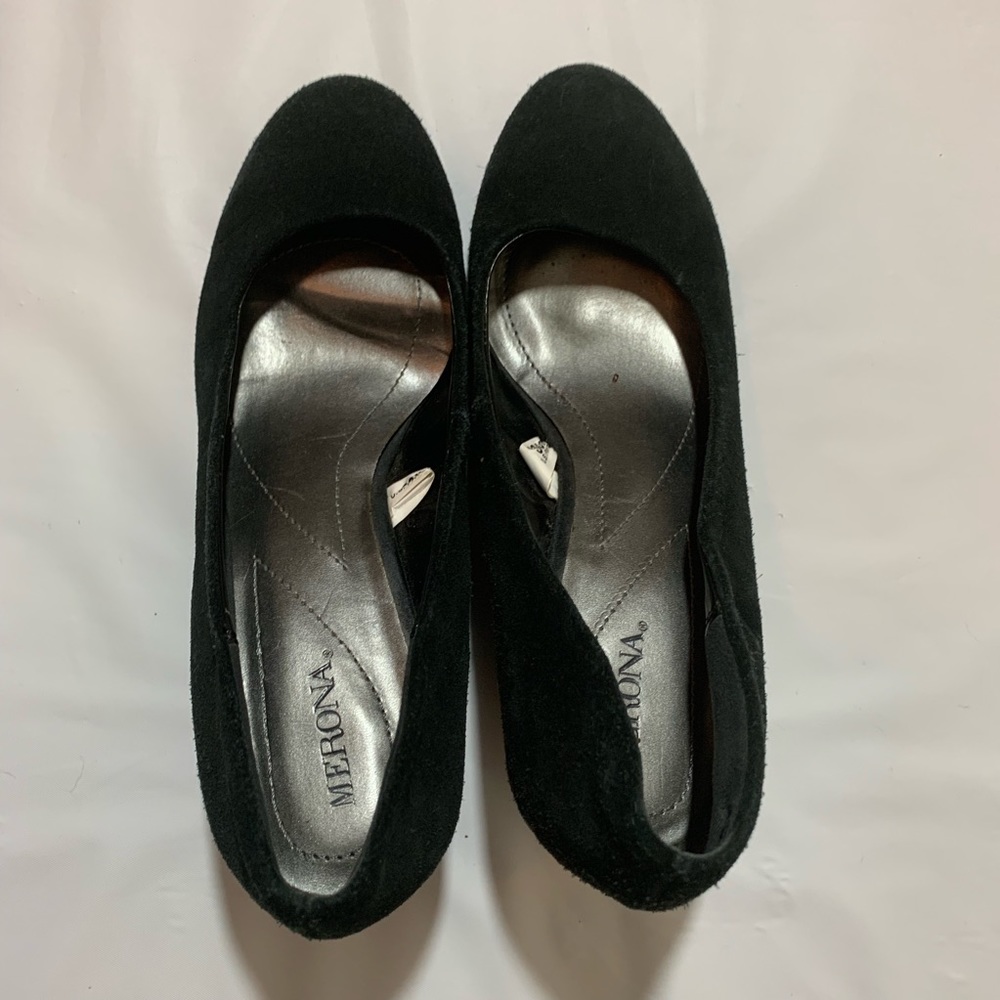 Black wedges